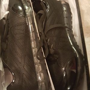 sz. 10 NYLA tennis looks like Airmax run small